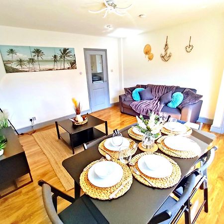 Comfortable 3 Bedrooms Leeds Beach House - Ideal For Family And Contractors - Free Parking For 2 Cars Екстер'єр фото
