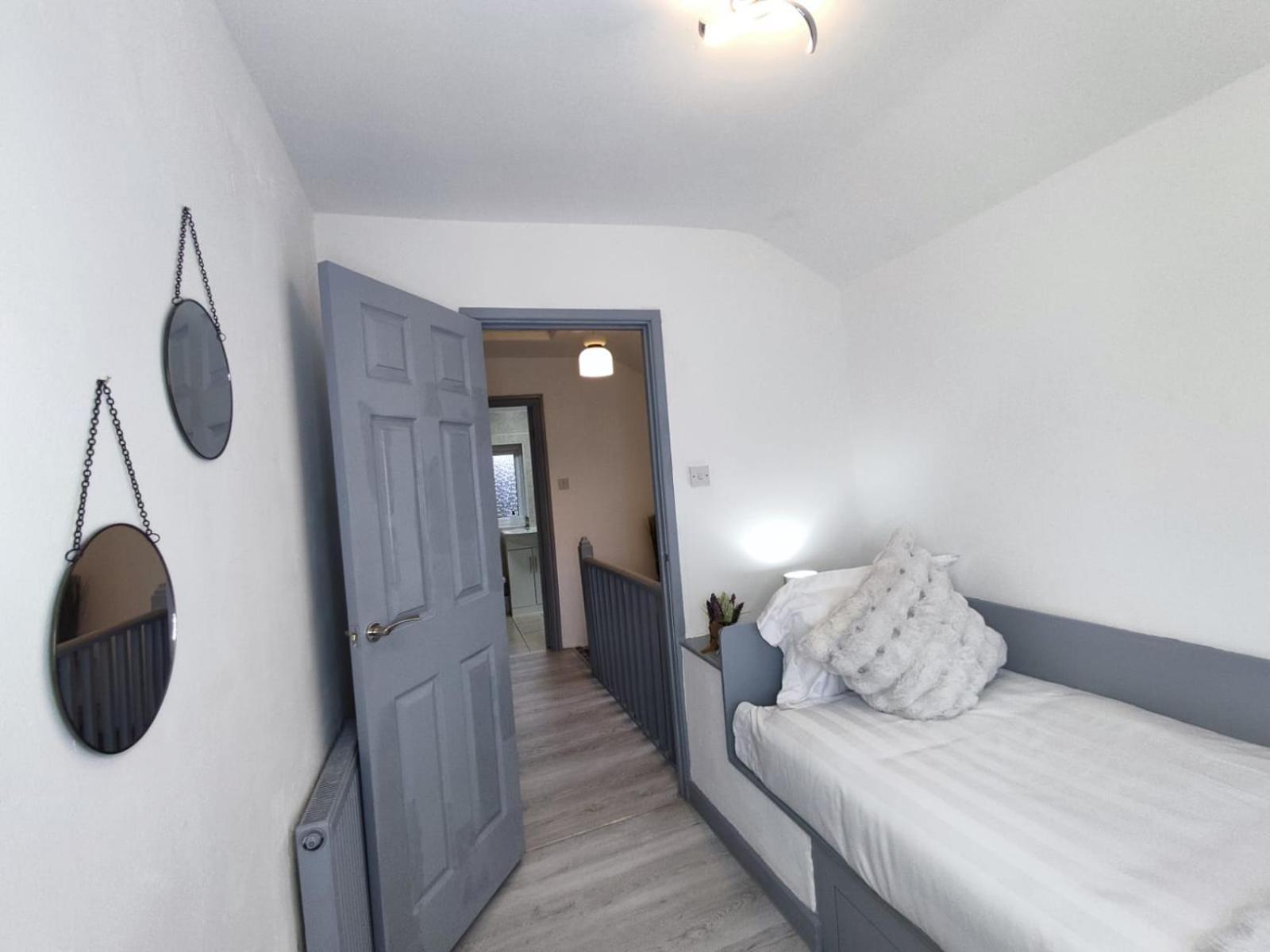 Comfortable 3 Bedrooms Leeds Beach House - Ideal For Family And Contractors - Free Parking For 2 Cars Екстер'єр фото