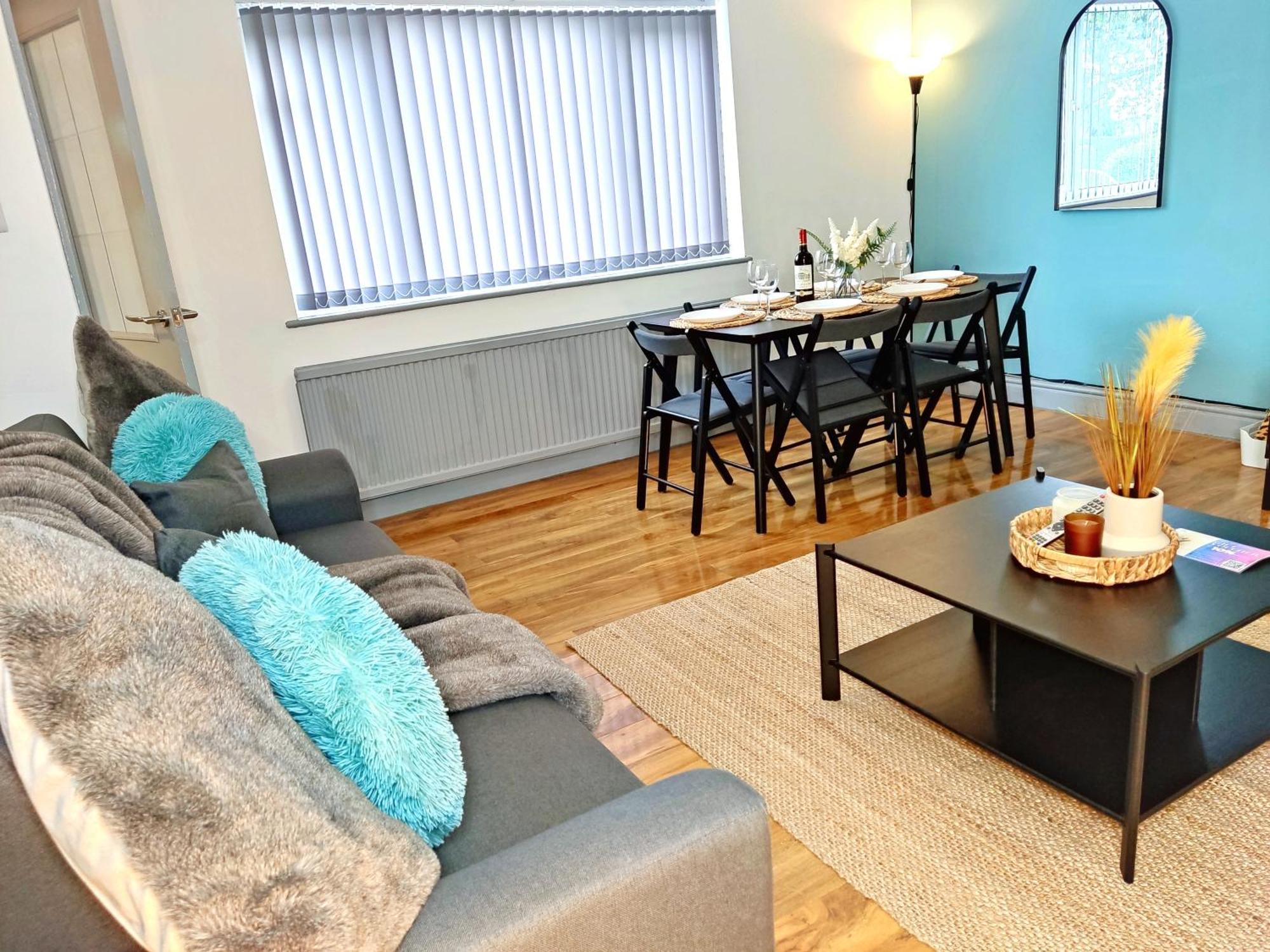 Comfortable 3 Bedrooms Leeds Beach House - Ideal For Family And Contractors - Free Parking For 2 Cars Екстер'єр фото