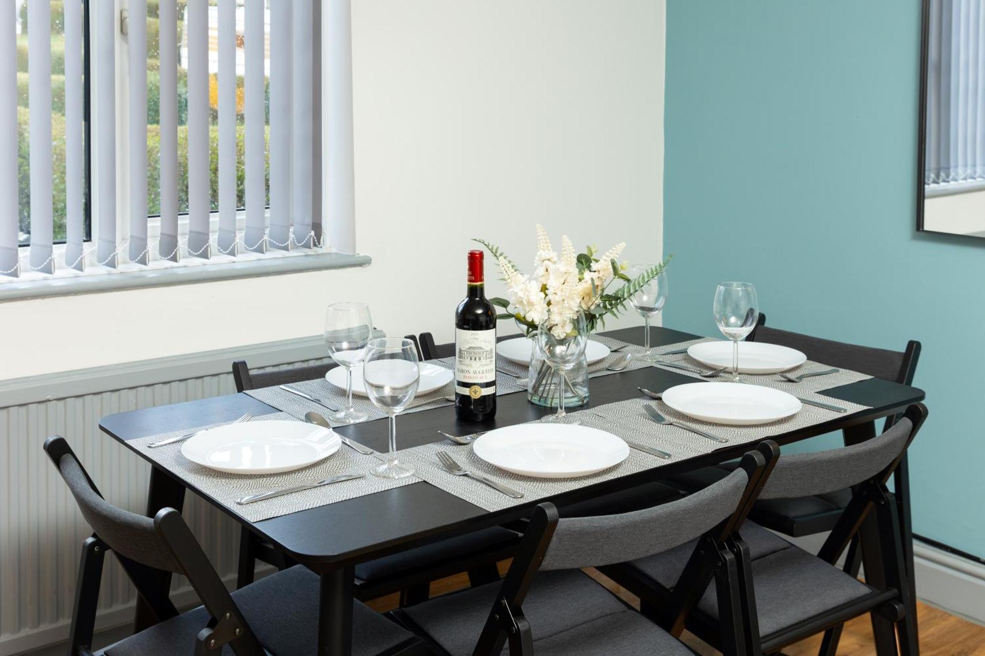 Comfortable 3 Bedrooms Leeds Beach House - Ideal For Family And Contractors - Free Parking For 2 Cars Екстер'єр фото