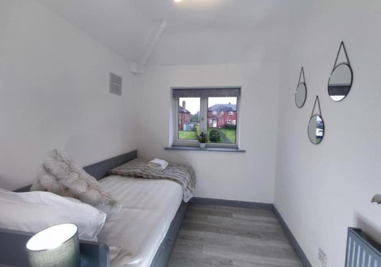 Comfortable 3 Bedrooms Leeds Beach House - Ideal For Family And Contractors - Free Parking For 2 Cars Екстер'єр фото