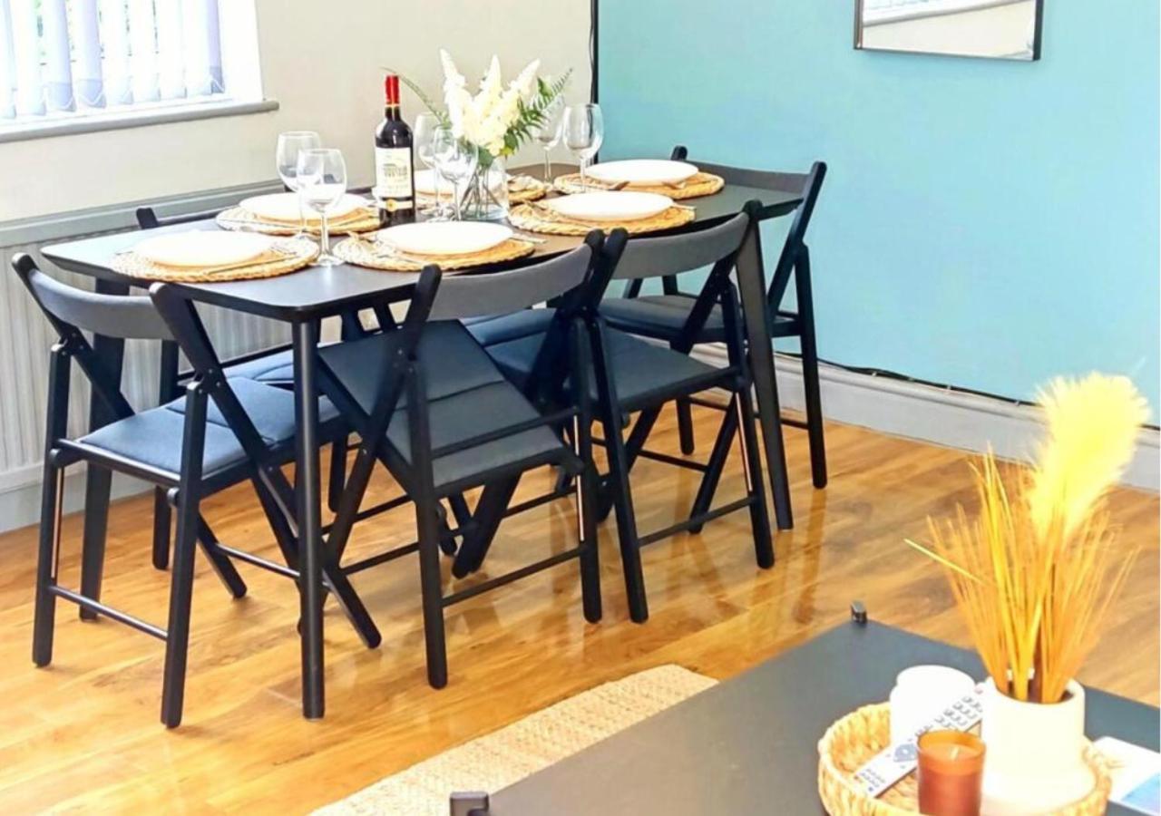 Comfortable 3 Bedrooms Leeds Beach House - Ideal For Family And Contractors - Free Parking For 2 Cars Екстер'єр фото